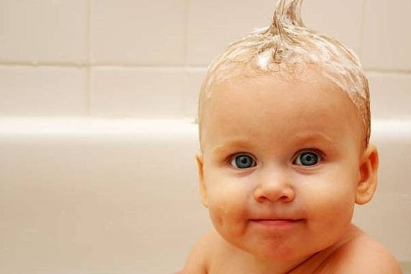 Vì sao trẻ sơ sinh rụng tóc - Những điều mẹ cần biết